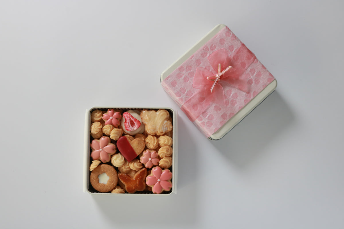 桜のお花見クッキー缶