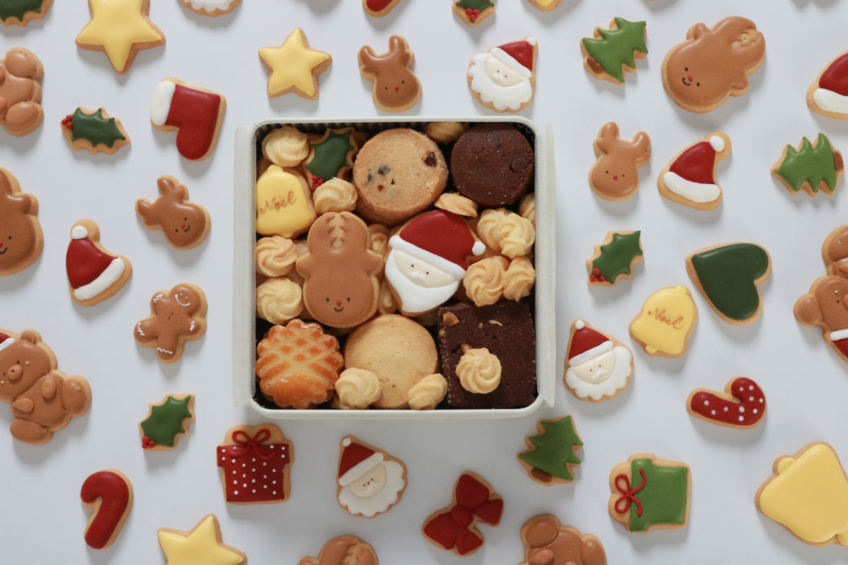サンタさんとトナカイさんのクリスマスクッキー缶