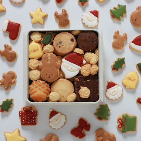 サンタさんとトナカイさんのクリスマスクッキー缶