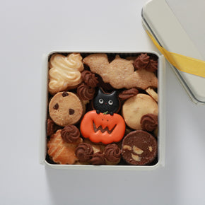 黒猫ちゃんとかぼちゃのハロウィンクッキー缶